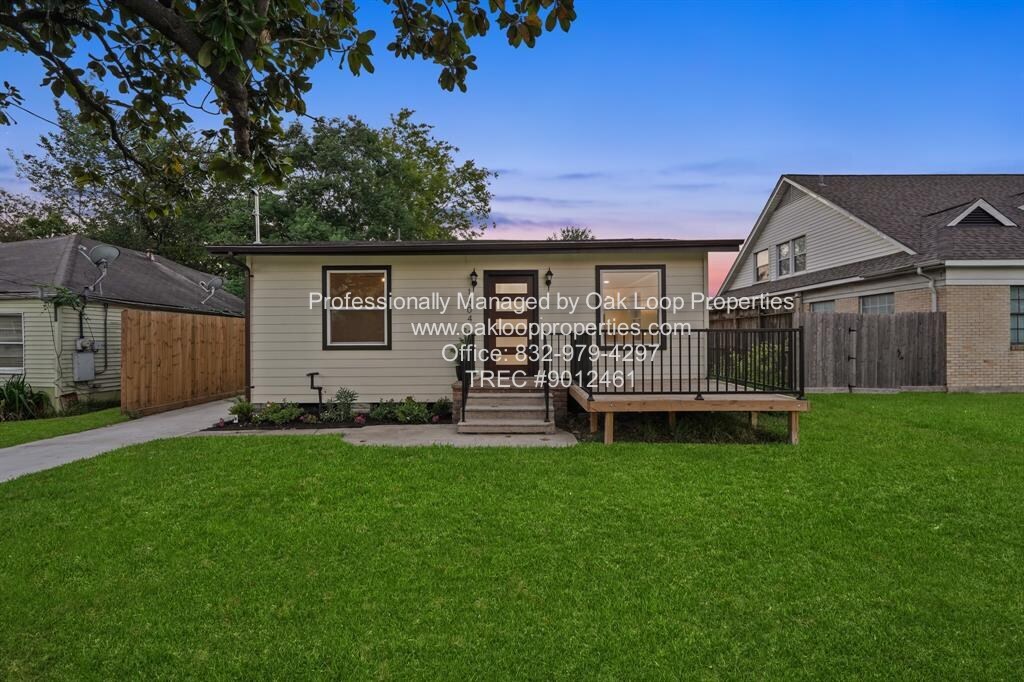 Primary Photo - 1404 Des Jardines St