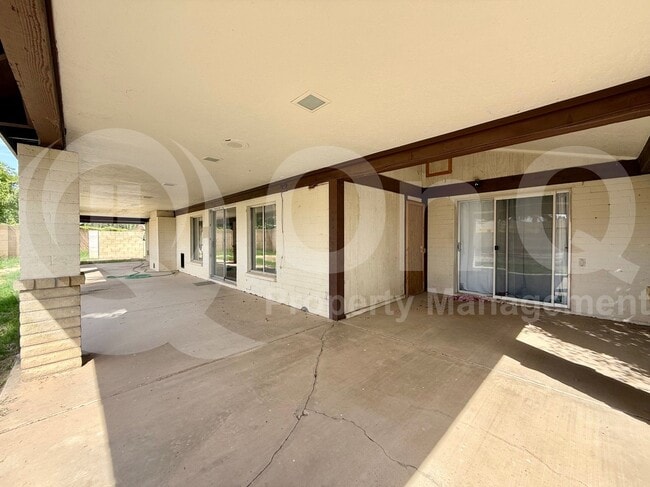 Building Photo - 570 N Villa Nueva Dr