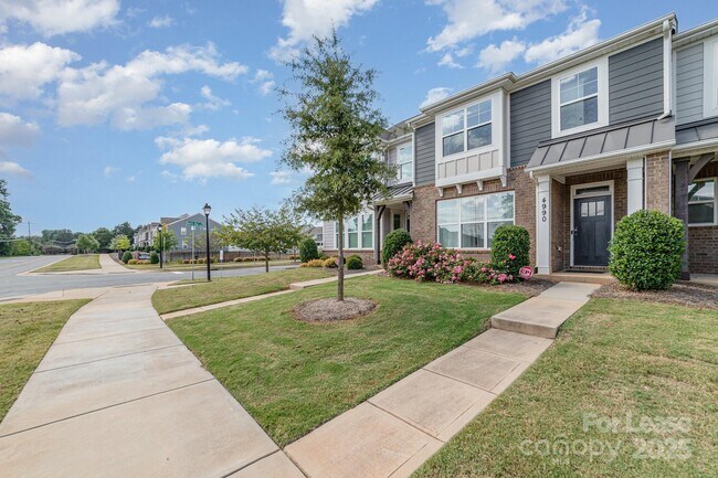 Foto del edificio - 4990 David Cox Rd
