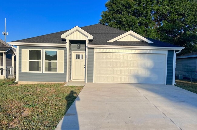 Building Photo - Stunning 4-Bedroom House – The Home You’ve...