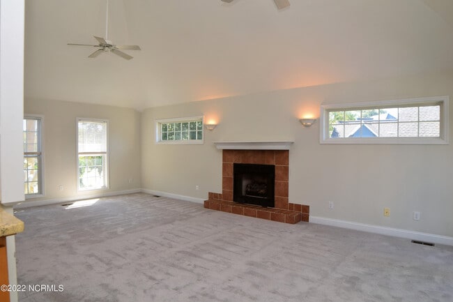 Building Photo - 403 Emerald Landing Dr