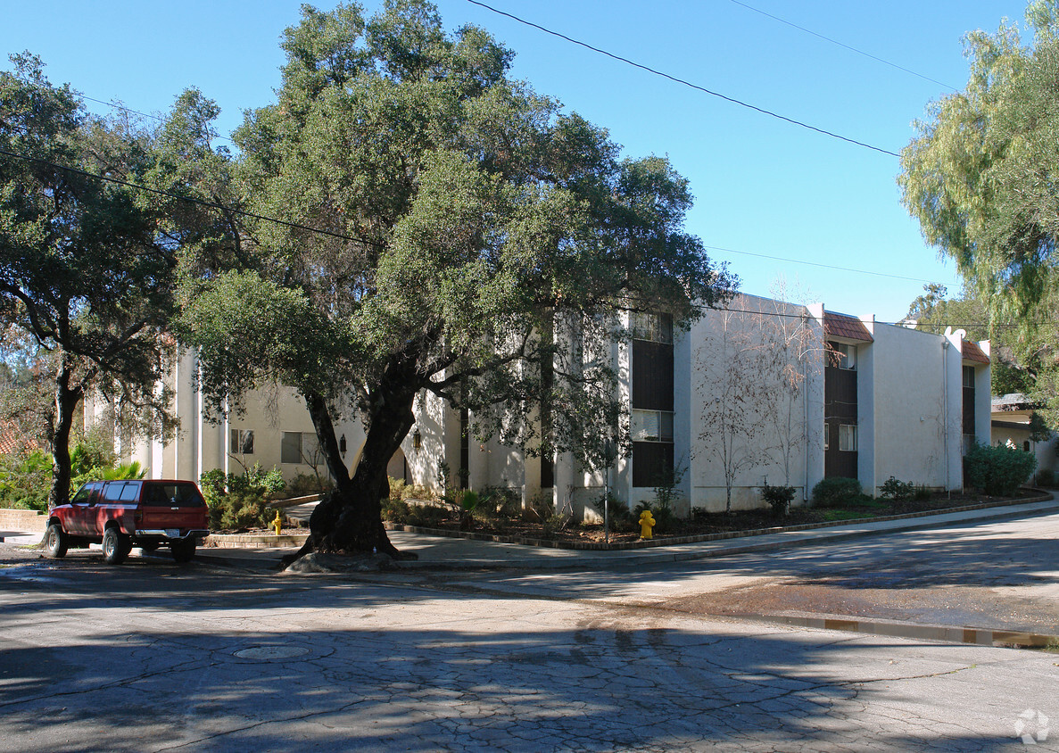 Primary Photo - 607 Emily St Apartment Homes