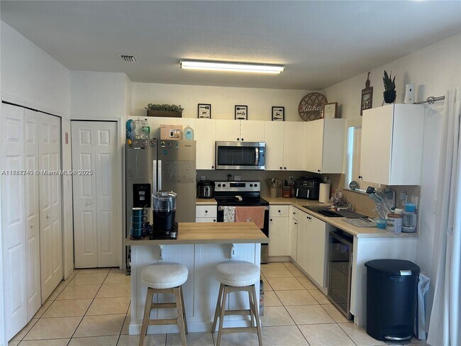 Building Photo - 1611 SE 31st Ct