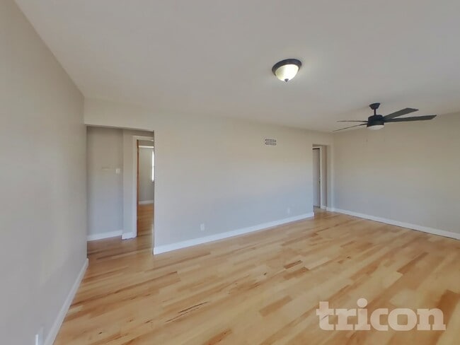 Building Photo - 10934 Vargas Dr