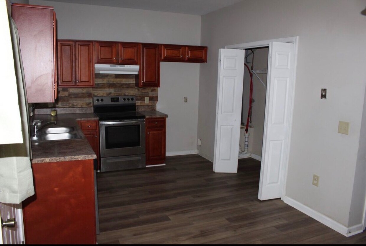 Foto del edificio - Room in Townhome on Timber Ridge Dr