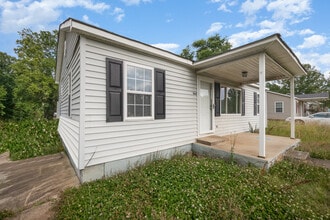 Building Photo - 1043 Mountain Crest Dr