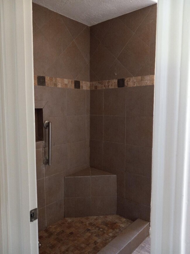 Master bathroom shower - 403 Fir Ridge Dr