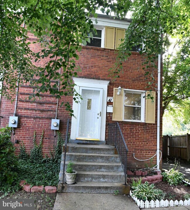 Building Photo - 41 Underwood Pl