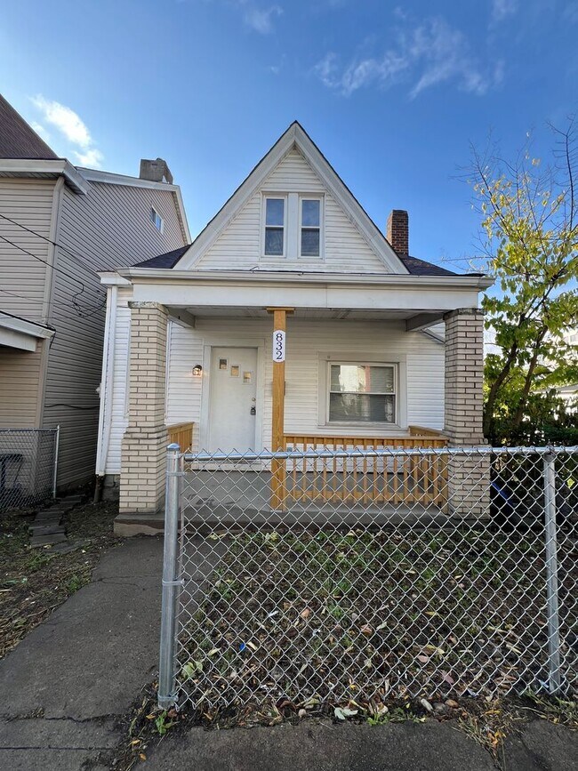 Building Photo - Updated 2BR house now available!