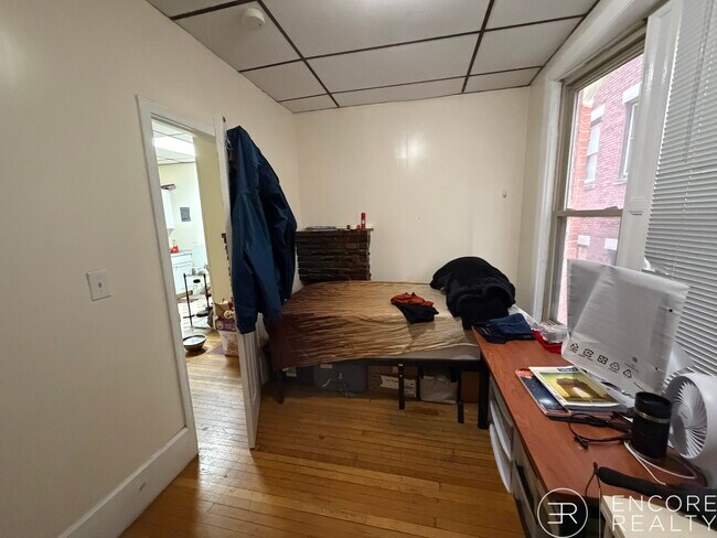 Building Photo - 879 Beacon St