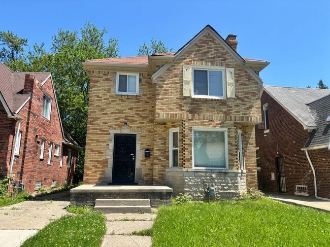 Building Photo - 14800 Woodmont Ave