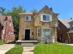 Building Photo - 14800 Woodmont Ave