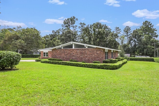 Building Photo - 2401 Jim Lee Rd