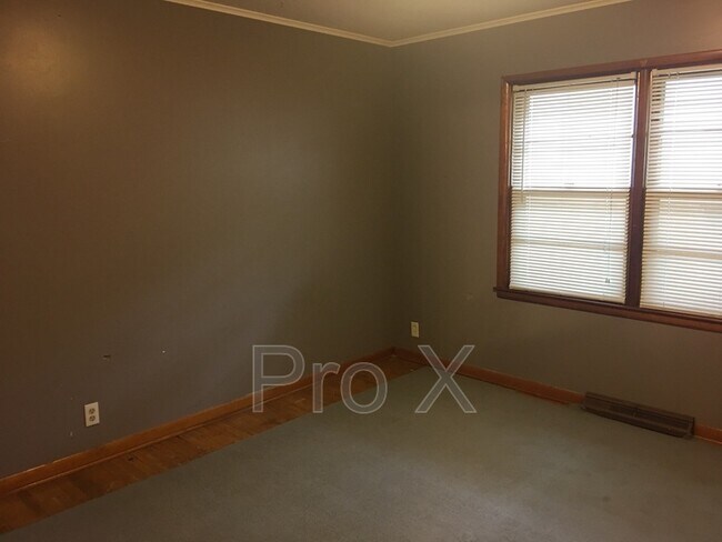 Building Photo - 111 W Lindburg St