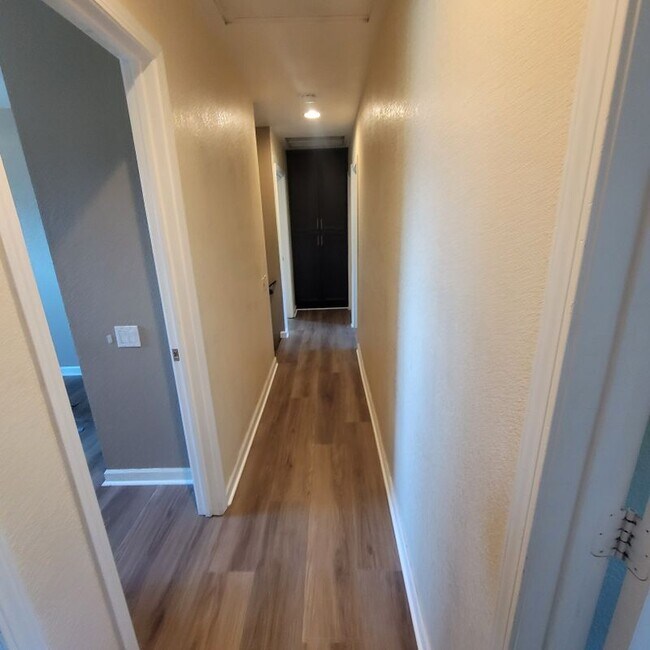 Foto del edificio - 8326 Elkhorn St