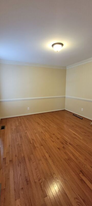 Building Photo - 14212 Lyndhurst Dr