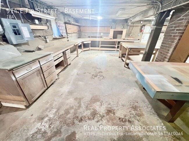 Building Photo - 914 E Fir St