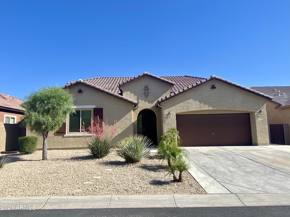 Primary Photo - 7912 W Quail Track Dr
