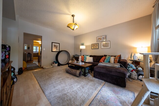 Foto del edificio - 718 19th Ave NE