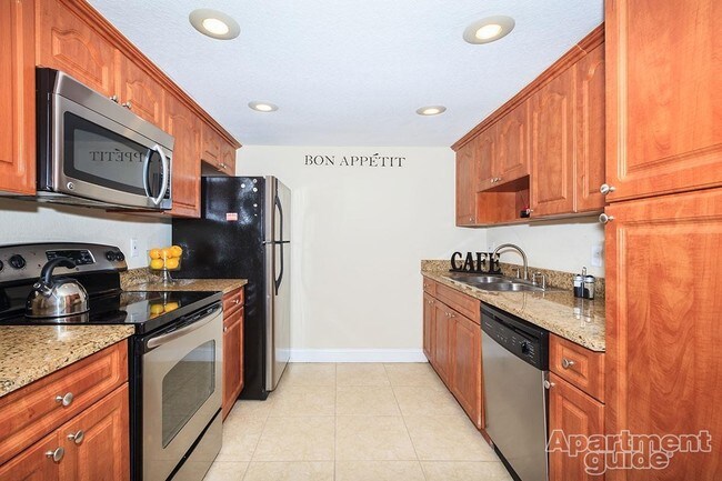 Building Photo - 11050 Le Jardin Cir