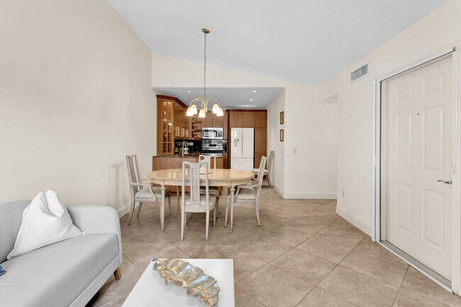 Building Photo - 121 Waterside Dr