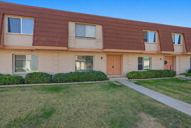 Foto del edificio - 1628 E Logan Dr