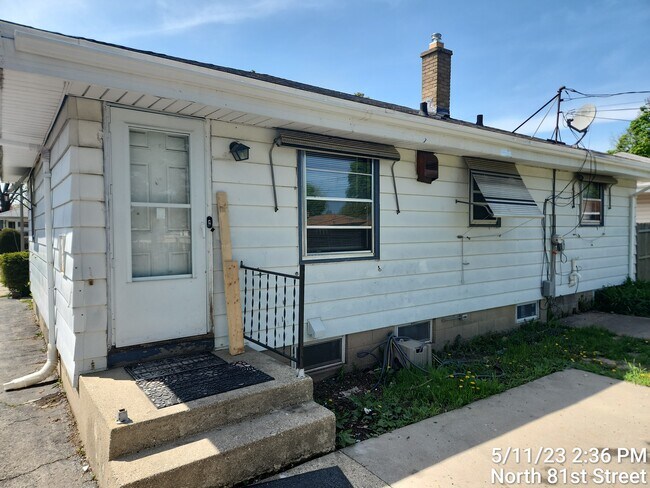 Foto del edificio - 5860 N 81st St