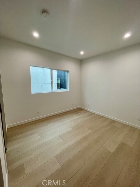 Building Photo - 611 W 41st Pl