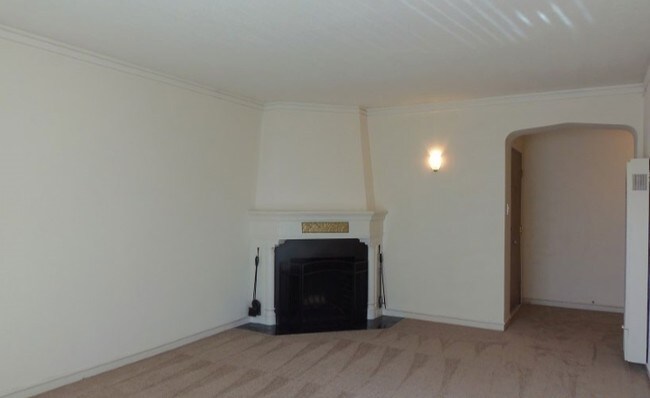 Living Room - 2512 Quint St