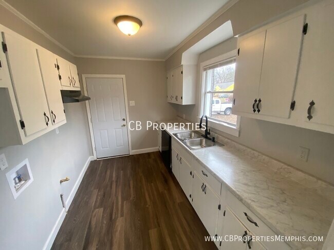 Building Photo - $400 off Reservation Fee!