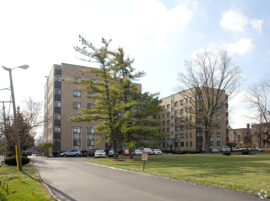 610 ROYAL YORK APARTMENTS, LLC Apartments in Columbus, OH