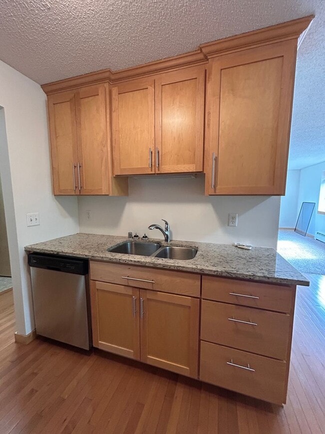 Interior Photo - 311 Kenwood Apartments