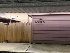 Building Photo - 1053 Willow Oaks Cir