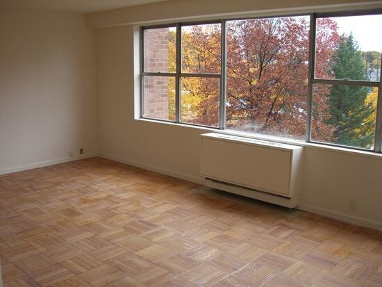 Primary Photo - 26 Strawberry Hill Ave