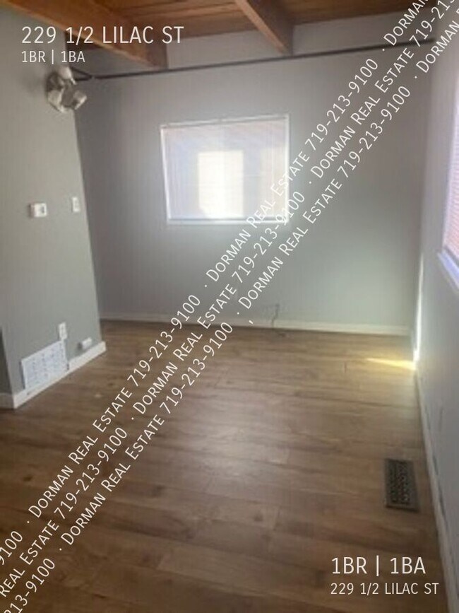 Foto del edificio - 229 1/2 LILAC ST-