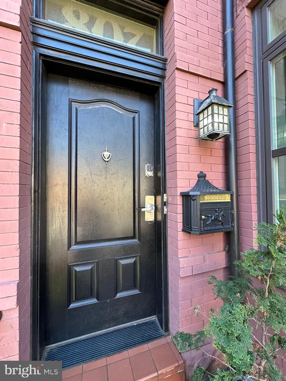 Building Photo - 807 A St SE