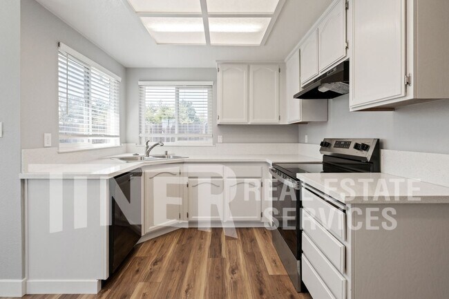 Building Photo - Newly Remodeled Citrus Heights home
