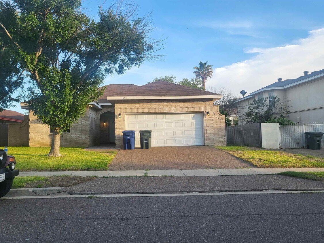 1603 Sherwood Dr, Laredo, TX 78045 House Rental in Laredo, TX