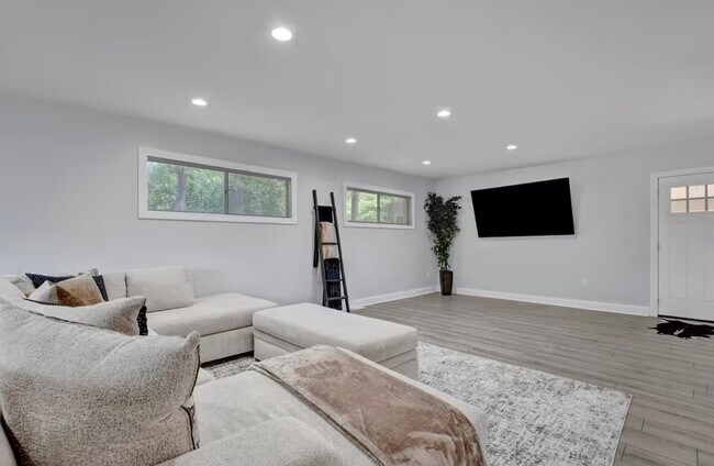 Foto del edificio - 1179 E Pkwy S-