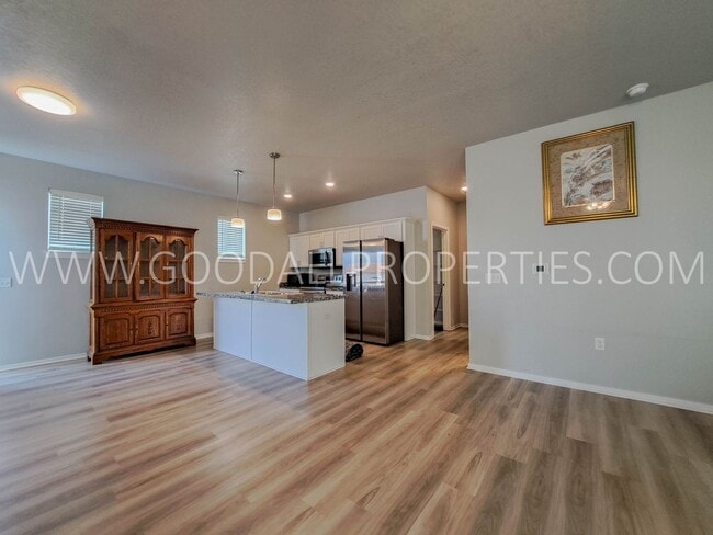 Building Photo - Beautiful 3-Bedroom Townhome in Waukee!