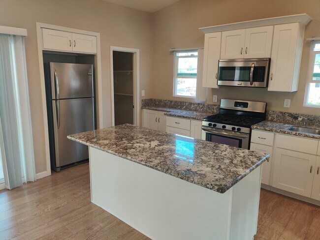 Kitchen, pantry - 527 N Juanita Ave
