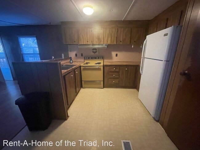Building Photo - 2 br, 1.5 bath House - 824 A Hwy 150