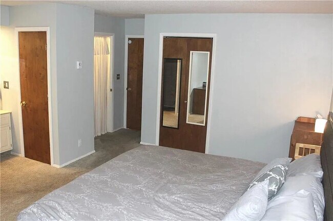 Foto del edificio - 2113 W Christy Ln