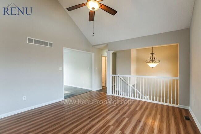 Building Photo - Available NOW! Spacious 3 bedroom House in...
