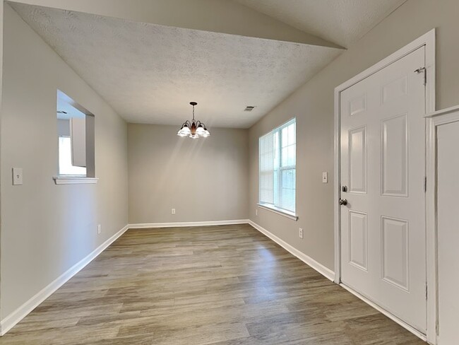 Building Photo - Beautiful Ranch Home 3 Bedroom 2 Bath