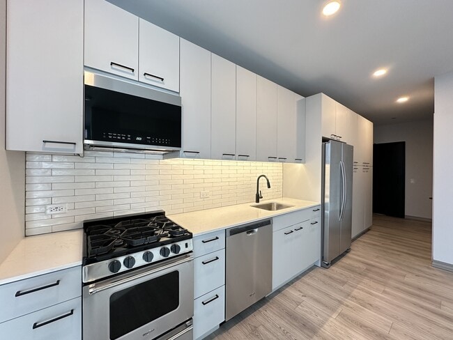 Building Photo - 2155 N Elston Ave