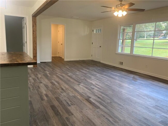 Building Photo - 1760 Fairview Cir