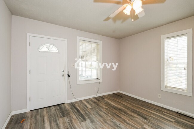 Foto del edificio - 2219 Wengler Ave, Overland, MO 63114, USA
