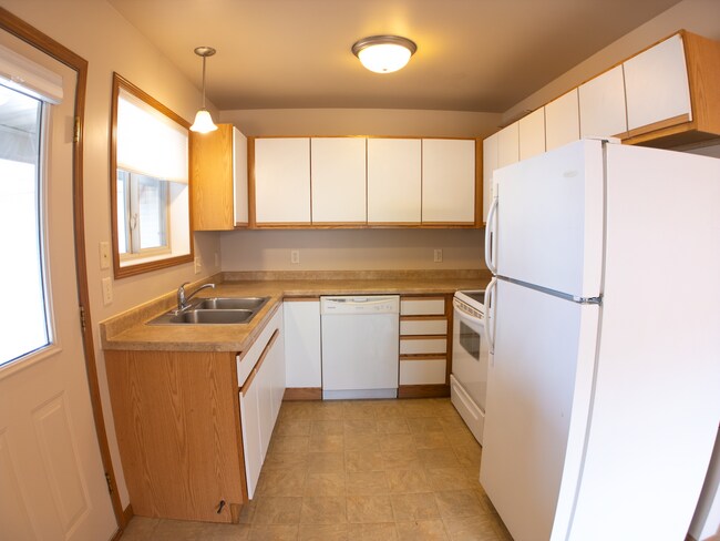 Foto del edificio - 2 Bedroom Apartment in Quiet Neighborhood!