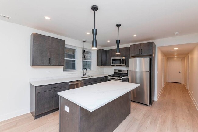 2825 N Rockwell, Unidad G, Chicago, IL 60618 - 2825 N Rockwell St